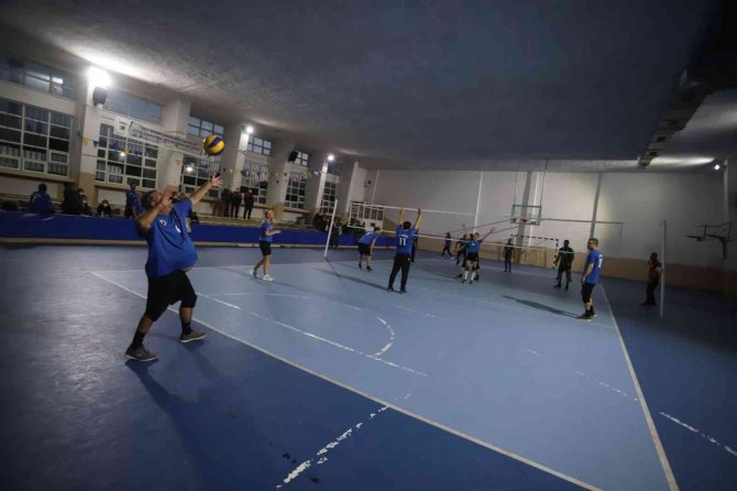 Kartal Belediyesi 2021 Voleybol Turnuvası Başladı
