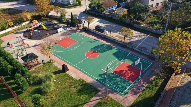 Kartepe’de Futbol Sahaları Yenilendi