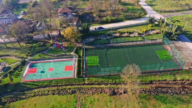 Kartepe’de Futbol Sahaları Yenilendi