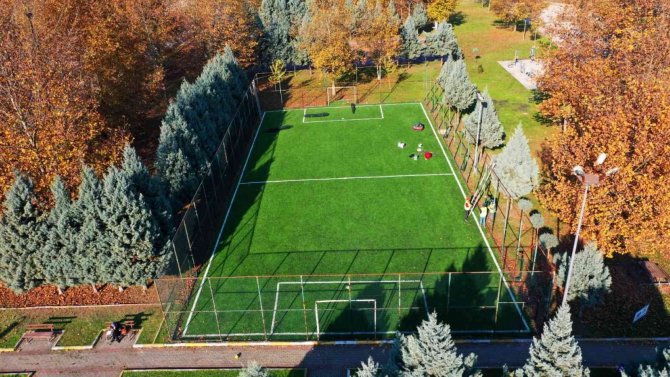 Kartepe’de Futbol Sahaları Yenilendi