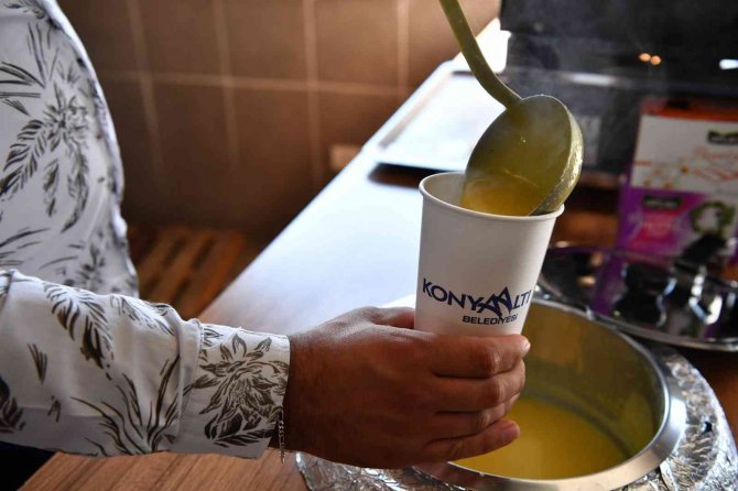 Konyaaltı’ndan Öğrencilere Ücretsiz Çorba Ve Çay İkramı