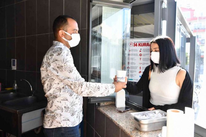 Konyaaltı’ndan Öğrencilere Ücretsiz Çorba Ve Çay İkramı