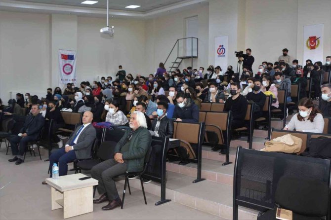 İ̇letişim Fakültesi’nde ‘Medyanın Kadın Dili’ Konferansı