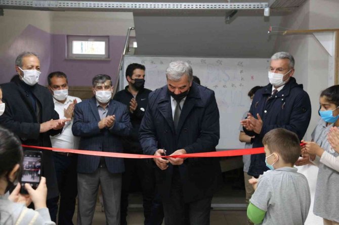 Ortaokulda Tübi̇tak 4006 Proje Sergisi