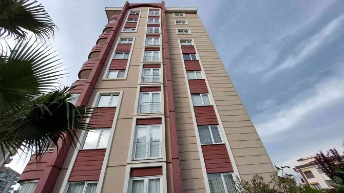 7. Kattaki Pencereden Düşen Lise Öğrencisi Hayatını Kaybetti