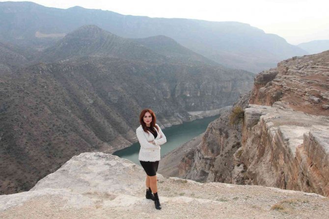 Dubai’de Yaşayan Sunucu Doğa Harikası Manzarayı Görmek İçin Siirt’e Geldi