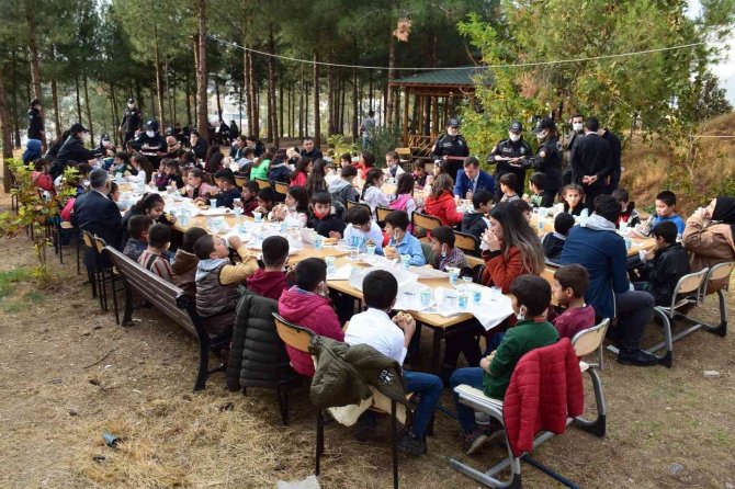 Cizre’de Öğrenciler Önce Polis Araçlarını Tanıdı Sonra Polislerle Piknik Yaptı