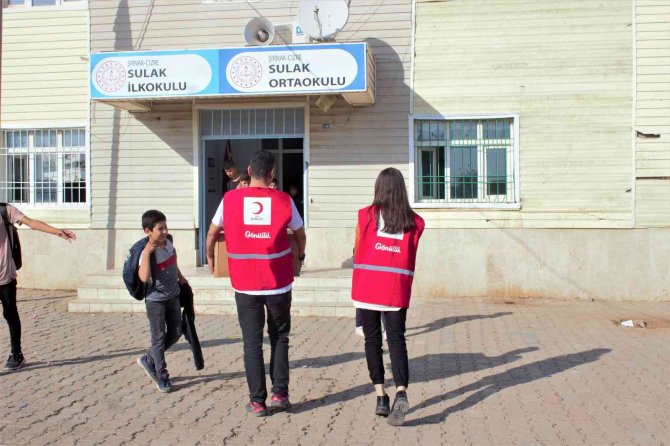 Bir Kitap Bir Gelecek Projesi İle Okullara Kitap Bağışı Yapılıyor