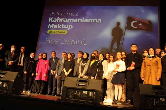 Sultanbeyli’de 15 Temmuz Kahramanlarına Yazılan Mektuplar Ödüllendirildi