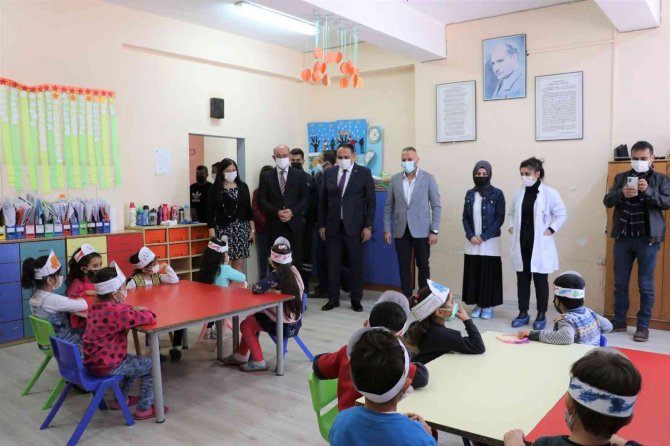 Başkan Yılmaz’dan Öğrencilere Diş Bakım Seti