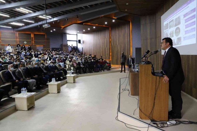 Tübi̇tak Başkanı Mandal, Akademisyen Ve Öğrenciler İle Bir Araya Geldi