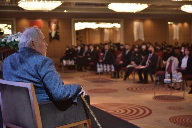 Prof. Dr. İ̇lber Ortaylı, Ankara’da Öğrencilerle Bir Araya Geldi