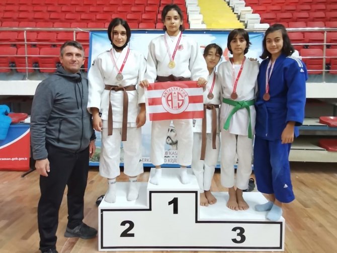 Antalyaspor Judo Takımı’ndan 5 Madalya