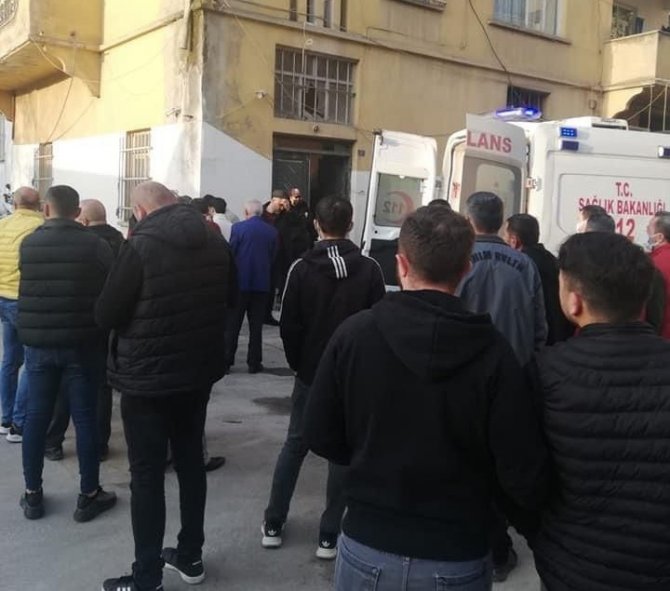 3 Kişiyi Bıçakladı, Çatıda İntihar Girişiminde Bulundu