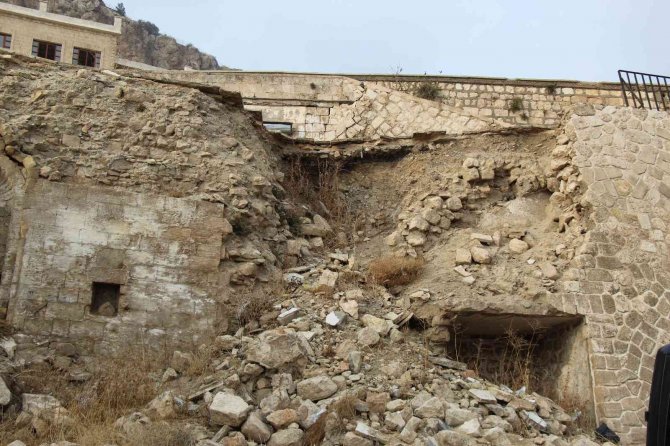 Yağmurun Gün Yüzüne Çıkardığı Külliye İçin 3 Yıldır Çalışma Yapılması Bekleniyor