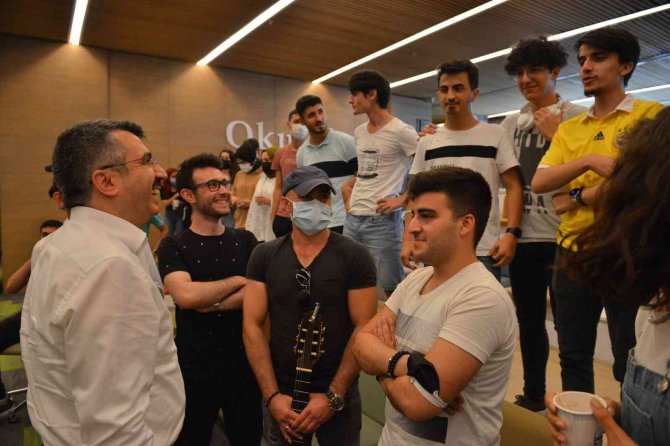 Uyumayan Kütüphaneye 9 Ayda 100 Bin Ziyaretçi