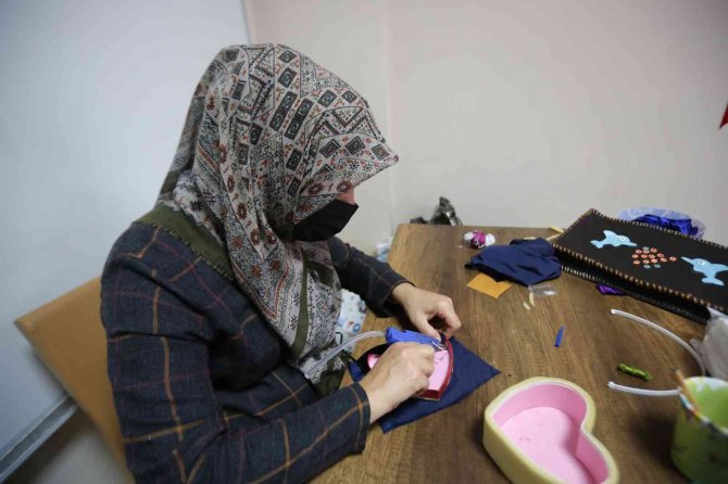Kadınlar Haliliye İle Meslek Öğreniyor