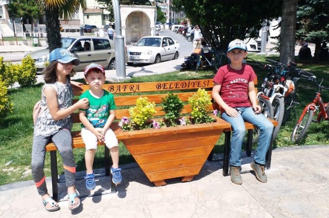 Bafra’nın Kent Mobilyaları Belediye Atölyesinde Üretiliyor