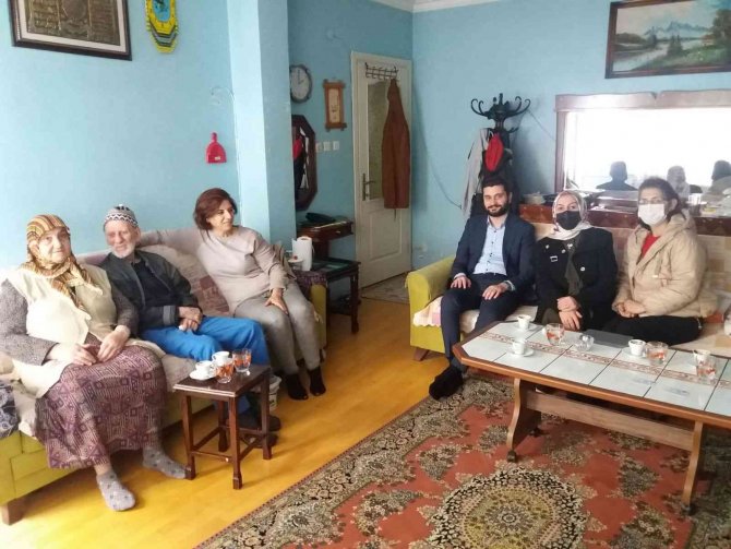Ak Parti İ̇stanbul’dan Bir Günde 4 Bin 55 Ev Ziyareti