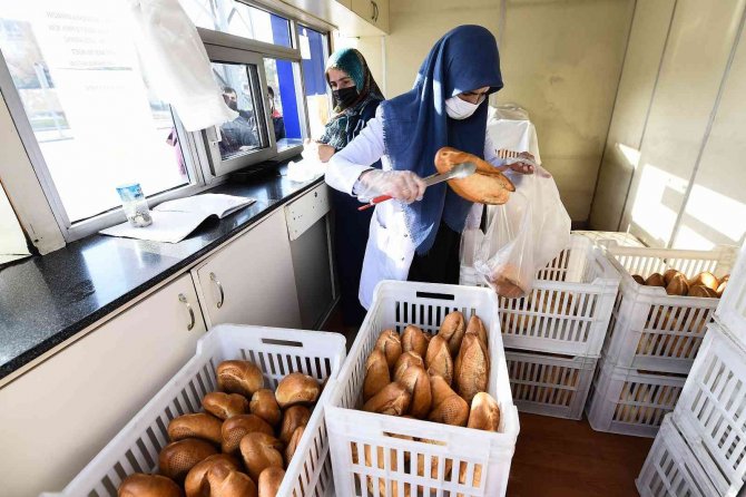 Halk Ekmek Mobil Araçlarla Sahada