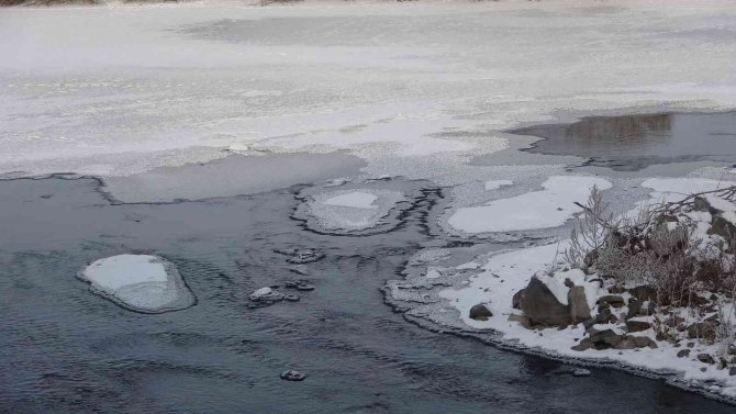 Ardahan Buz Kesti: Göle İlçesi Eksi 8 Dereceye Düştü