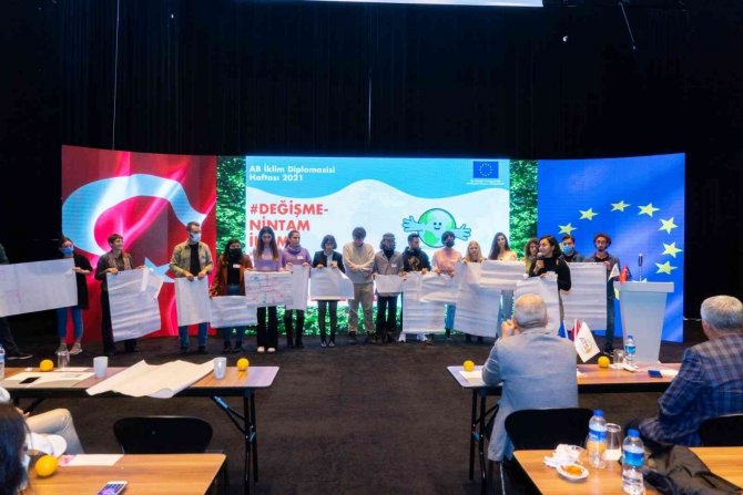 ‘Ab-türkiye Gençlik İ̇klim Forumu’ Antalya’da Gerçekleştirildi