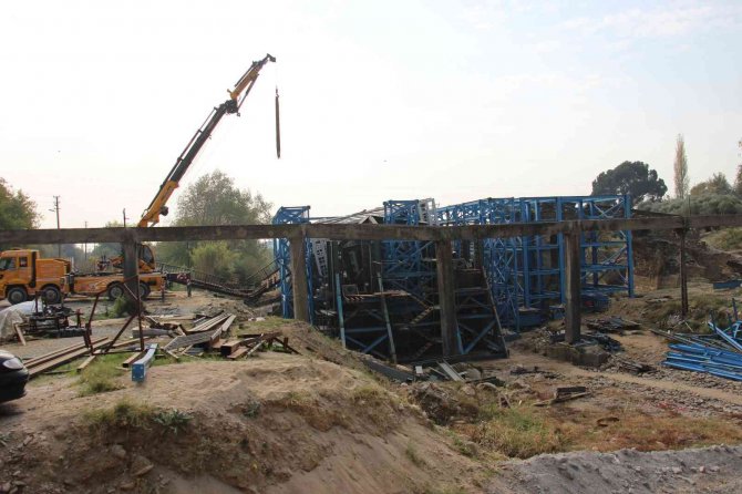 Tarihe Tanıklık Esen Köprünün Restorasyon Çalışmaları Sürüyor