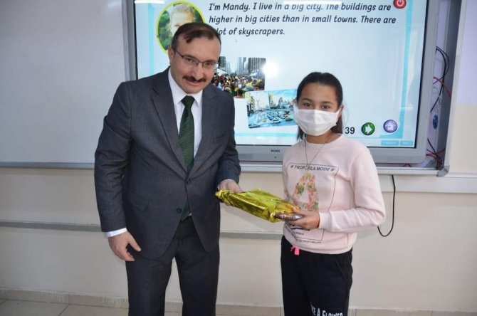 Başkan Doğan, Başarılı Öğrenciyi Ödüllendirdi