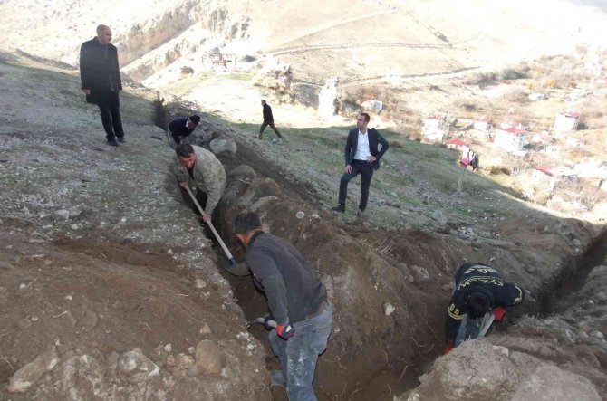 Adilcevaz Kalesi’nde Aydınlatma Çalışması
