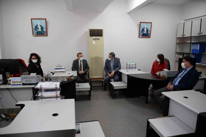 Üniversite Yönetiminden Personele Motivasyon Ziyareti