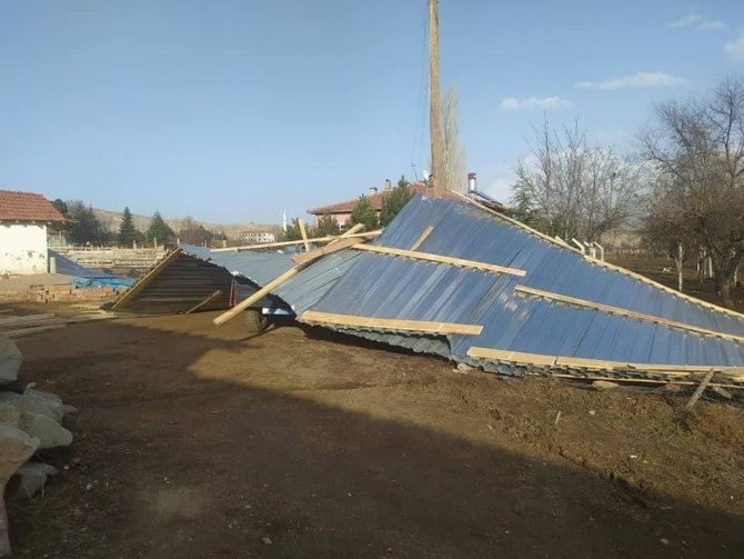 Üzerine Saç Düşen Çocuk Ağır Yaralandı