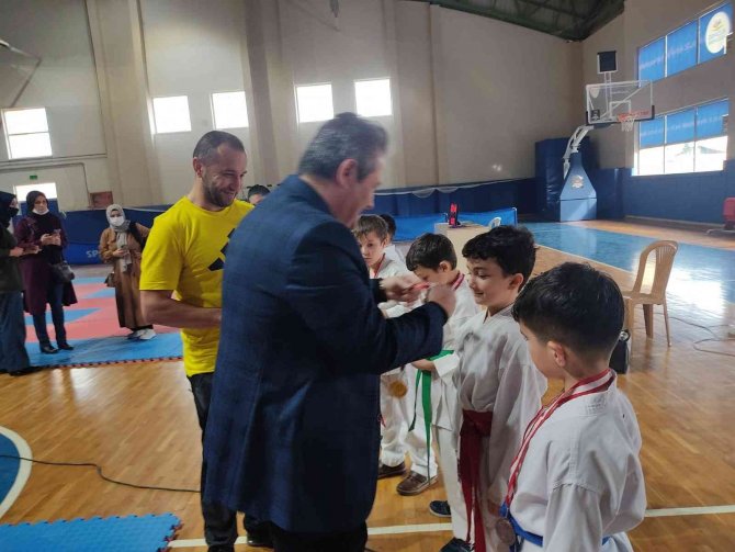 Sporun Ve Sporcunun Dostu Başkan