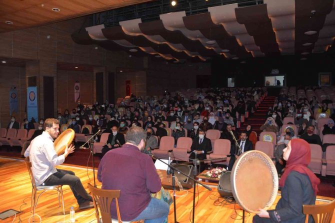 Dü’de Yunus Emre Ve Hacı Bektaş Veli Anıldı
