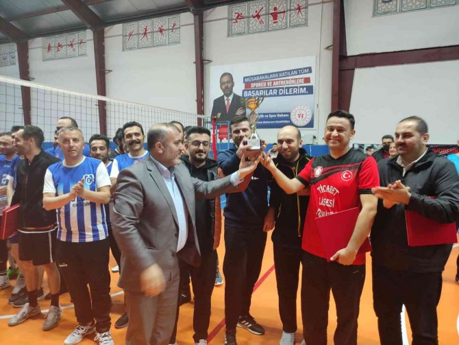 Develi’de Voleybol Şenliği Tamamlandı