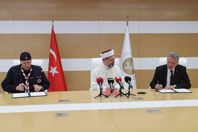 Diyanet İ̇şleri Başkanlığı İle Türkiye İ̇zcilik Federasyonu Arasında İş Birliği Protokolü İmzalandı