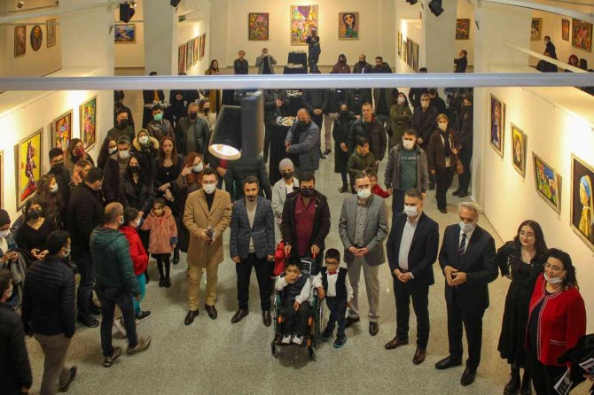 Diyarbakır’da “5’i Bir Yerde Karma Resim Sergisi” Açıldı