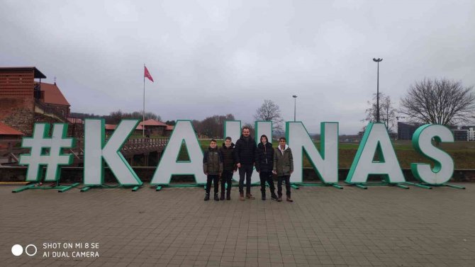 Gediz Altınkent Ortaokulu’nun Erasmus Ekibi Litvanya’dan Döndü