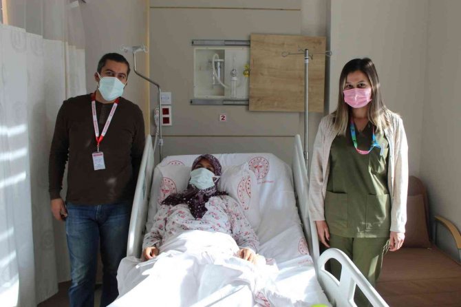 Karın Ağrısı Şikayetiyle Hastaneye Gitti, Karnından 5 Kilo 120 Gramlık Kist Çıkarıldı