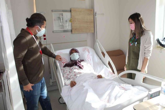 Karın Ağrısı Şikayetiyle Hastaneye Gitti, Karnından 5 Kilo 120 Gramlık Kist Çıkarıldı