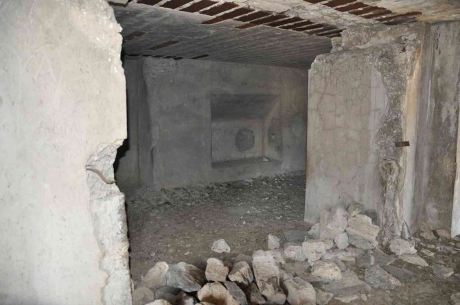Kars’ta 271 Yıllık Tabya Yok Oluyor