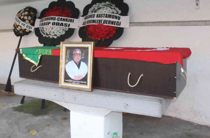 Korona Virüse Yenik Düşen Doktor Son Yolculuğuna Uğurlandı