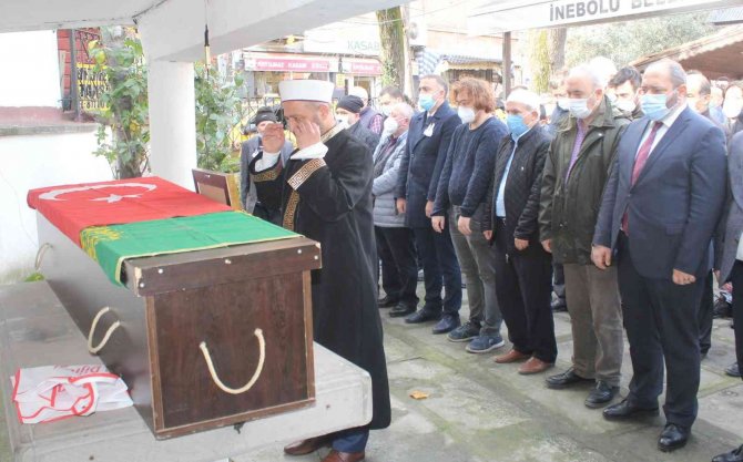 Korona Virüse Yenik Düşen Doktor Son Yolculuğuna Uğurlandı