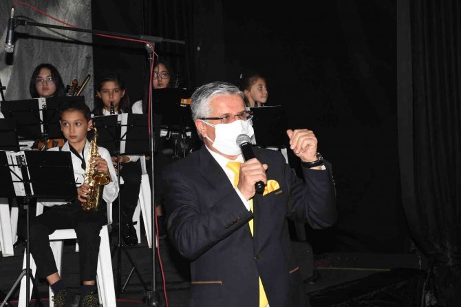 Kemer Gençlik Orkestrasından “Nereden Nereye” Konseri