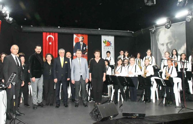 Kemer Gençlik Orkestrasından “Nereden Nereye” Konseri
