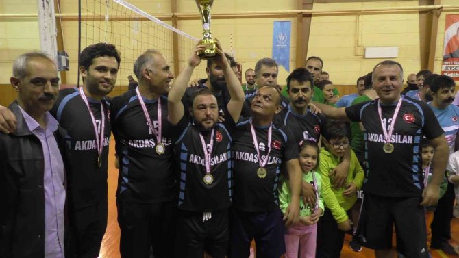 Beyşehir’de Öğretmenler Arası Voleybol Turnuvası Sona Erdi