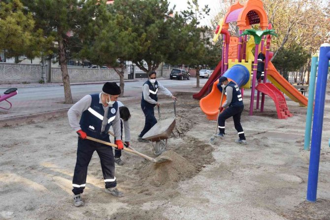 Selçuklu’da 71 Çocuk Parkının Kumu Değişti