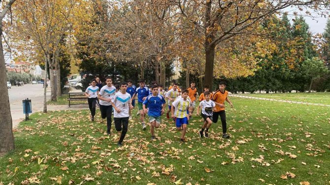 Manisa’da Okul Sporları Kros İ̇l Birinciliği Yapıldı