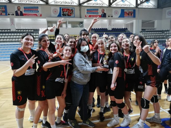 Okul Sporları Genç Kızlar Hentbol İ̇l Birinciliği Müsabakaları Sona Erdi