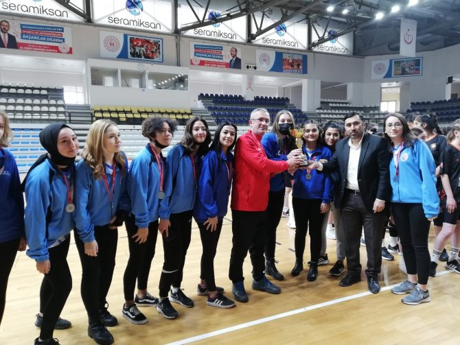 Okul Sporları Genç Kızlar Hentbol İ̇l Birinciliği Müsabakaları Sona Erdi