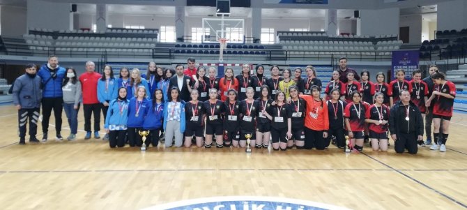 Okul Sporları Genç Kızlar Hentbol İ̇l Birinciliği Müsabakaları Sona Erdi